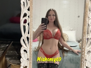 Miahoney69