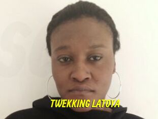 TWEKKING_LATOYA