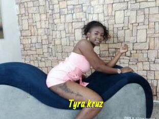 Tyra_kruz